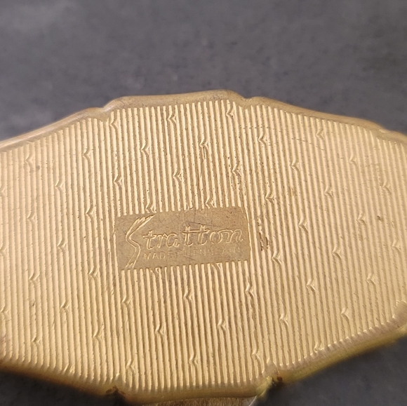 Vintage Stratton Floral Pill/Solid Purfume Case - Picture 3 of 12